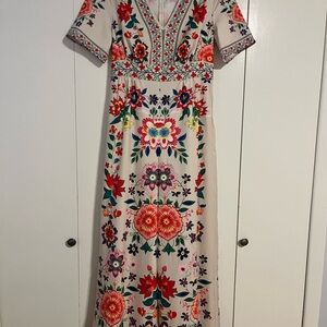 Women Floral Jumpsuit Size Medium (6)
